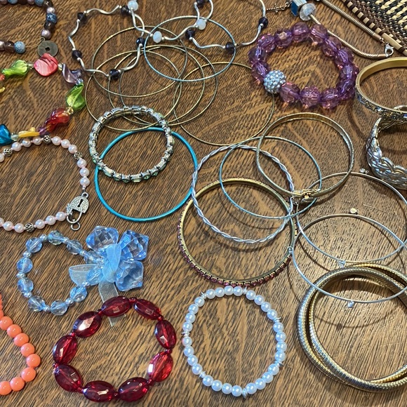 Big lot of 51 piece, ladies assorted bracelets, Jewelry - Picture 5 of 9